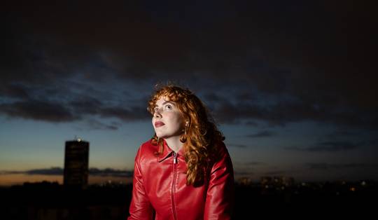 ‘We worden nog steeds bekeken alsof we een rariteitenkabinet zijn’: Rosie Coetsier schreef een ode aan de roodharige