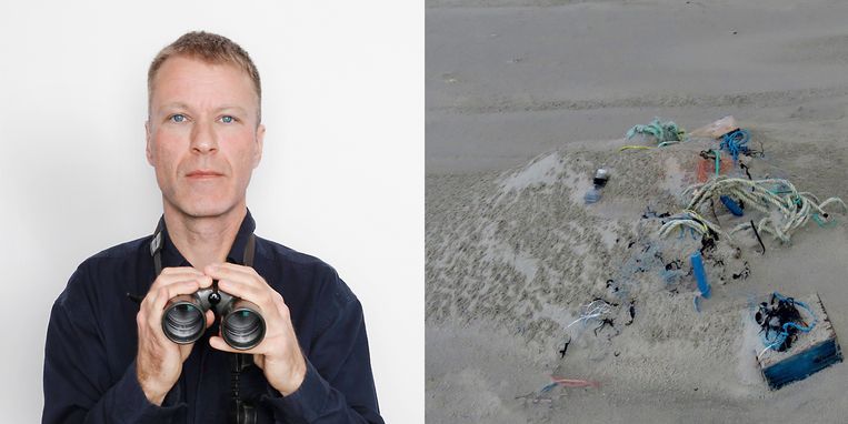 Op het strand schuifel ik gehurkt van plastic naar plastic - Trouw