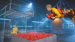 Deelnemers met de schrik van hun leven in levend lunapark