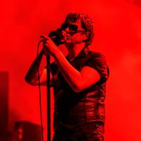Hoe The Strokes-zanger Julian Casablancas onverschilligheid inruilde voor activisme: ‘Het was fijn een carrière te hebben gehad’
