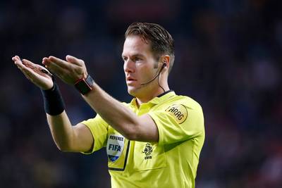 Makkelie scheidsrechter bij Johan Cruijff Schaal