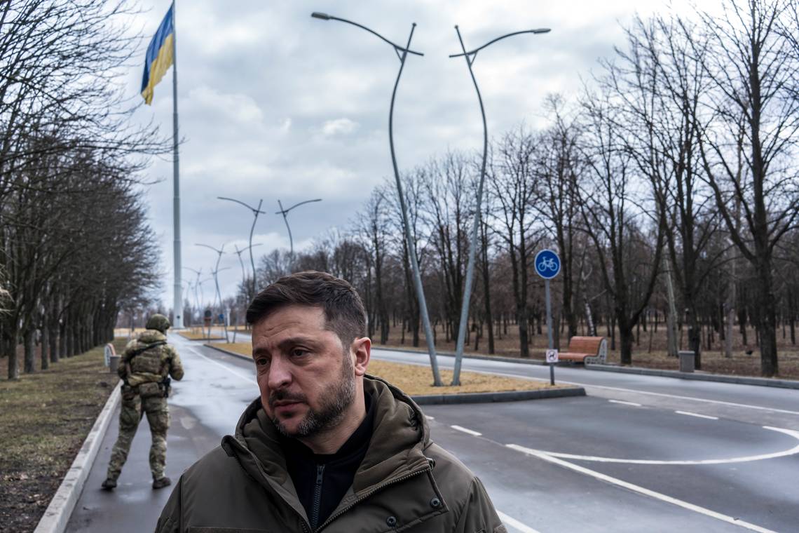 ‘Kijk, de stad leeft’: Zelensky toont in Donetsk waarom Oekraïne wil blijven vechten