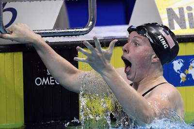 King wint 100 meter schoolslag in nieuw wereldrecord