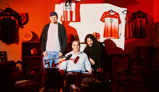 ‘Veel jongeren zitten met een versplinterd spiegelbeeld. En elke splinter snijdt in hun zelfbeeld’