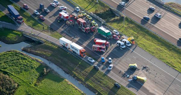 @Evaatje59 @Mirjam152 Ze dragen nooit zelf verantwoordelijkheid. Dankbaar maken ze gebruik van alle deugers die hen in bescherming nemen want stel dat rechts ermee aan de haal gaat.