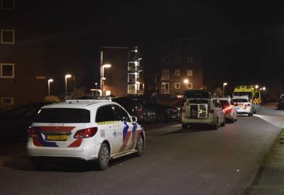DOETINCHEM - Bij een woningoverval in een appartement in Doetinchem is woensdagavond een bewoner gewond geraakt.
