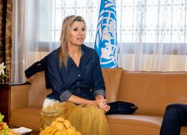Máxima landt in Marokko in bijzondere jurk én op sleehakken