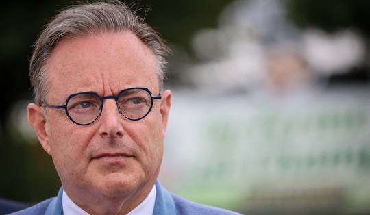 Iedereen zal gevolgen van besparingen voelen, waarschuwt De Wever