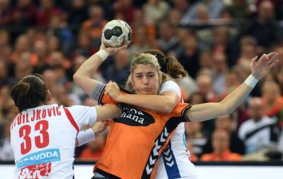 LIVE: Handbalsters behouden nipte voorsprong in kwartfinale