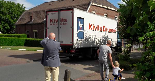 Eindelijk hebben deze bewoners een verbodsbord, maar nóg komen de vrachtwagens door de straat - BD.n