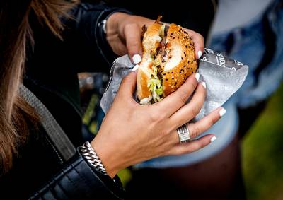 Hamburger en frikandel taboe op festival Het Nest: al het eten vegetarisch