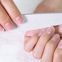 Zo krijg je mooie glanzende nagels zónder acryl- of gellak