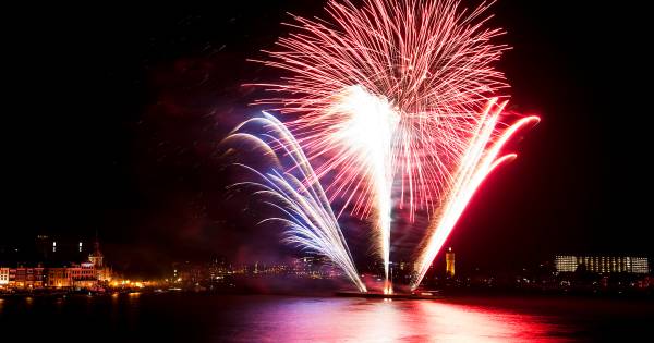Zwijndrecht Twijfelt Aan Nut Van Vuurwerkshow De Knallers Komen Niet Kijken Dordrecht Ad Nl