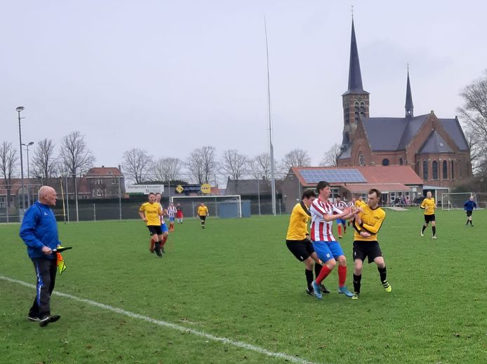 Hoedekenskerke/Kwadendamme (geel) en DwO'15 zitten dit jaar in een échte derbygroep.