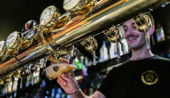 In wijnland Frankrijk vloeit nu meer bier: bij snelle hap is een glas wijn geen optie