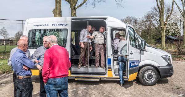 Aantal Wensbussen verdubbeld na succes in Gennep - De Gelderlander