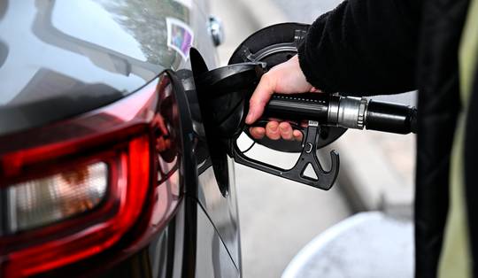 Benzineprijs stijgt morgen naar hoogste niveau in jaren