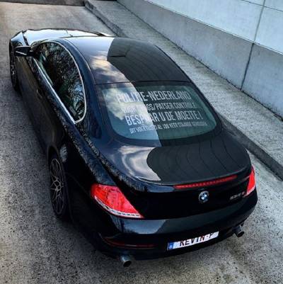 Nederbelg voorziet ‘patserbak’ van figuurlijke dikke vinger naar politie