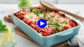 Deze moussaka met bloemkoolbechamel is een traktatie voor je smaakpapillen én voor je lijn 