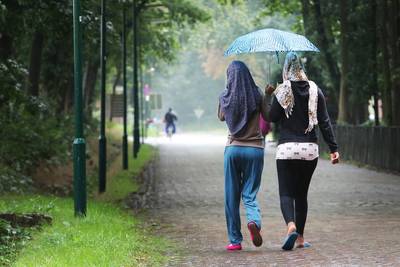 Man en vrouw uit Nigeria opgepakt in azc voor overgieten lesbische vrouw met kokend water