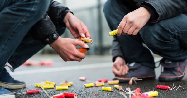 Boa S Bekeuren Jongens Die Vuurwerk Afsteken In Schiedam En Wijzen Hen Door Naar Bureau Halt Waterweg Ad Nl