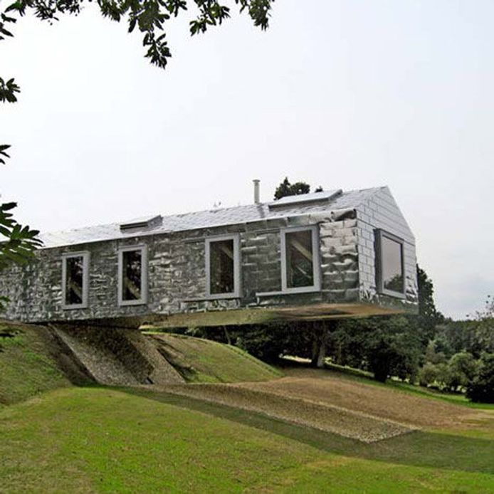 Une Maison Suspendue Dans Le Vide Insolite 7sur7 Be