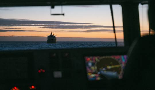 93 militairen, vier helikopters en een superdrone: zo legde België een schip uit Poetins schaduwvloot aan de ketting