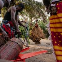 Steeds meer toeristen laten zich inwijden in oeroude Bwiti-religie: ‘Ik herken nauwelijks meer de persoon die ik een paar jaar geleden was’