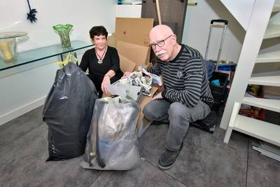 Stel leeft al zes weken in de rommel, want krijgt geen afvalpas