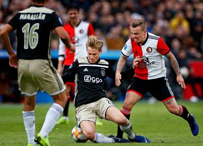 KNVB zet streep door plannen: toch geen eredivisie op zondagavond