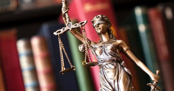 Alleen geldboete na ernstig auto-ongeval op A29 bij Willemstad waar bijrijder zwaargewond raakte