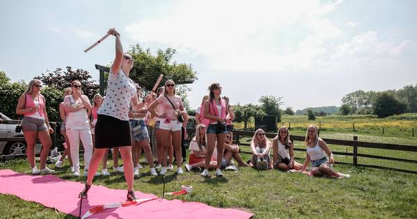 Historisch: vrouwen mogen prijsschieten bij EMM in Lobith