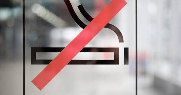 Compleet rookvrij terras in Wijk en Aalburg: Gerard & Suus willen niet meer anders - BD.nl