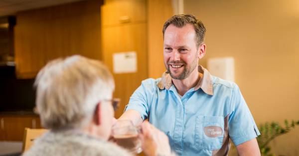 Frank nam na 20 jaar ontslag bij de bank om in de zorg te gaan werken