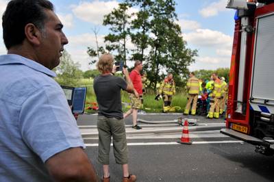 Politie stuurt ramptoeristen weg om livestreamen bij ernstig ongeluk
