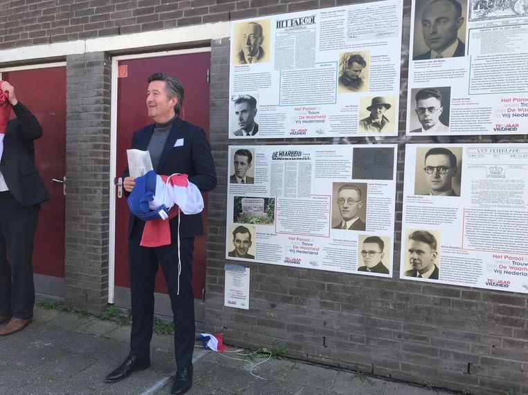 Verzetshelden geëerd met portretten en monument in Zuidoost