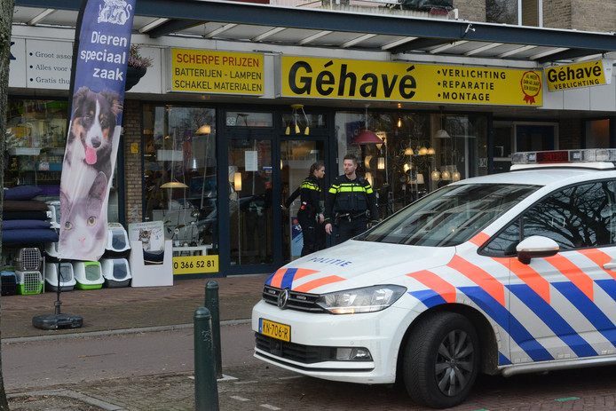 Lampenwinkel aan Almeloplein overvallen Dader doet greep uit kassa