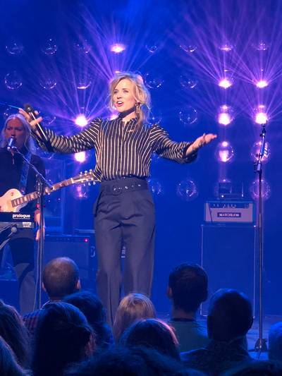 Ilse DeLange betovert Nijmeegse poptempel Doornroosje