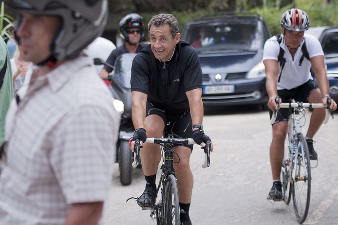 Nicolas Sarkozy Arrete A Contresens A Velo A Saint Tropez Monde 7sur7 Be