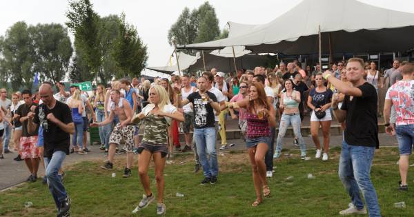 Watergoed Valburg houdt zomers feest in oktober - De Gelderlander