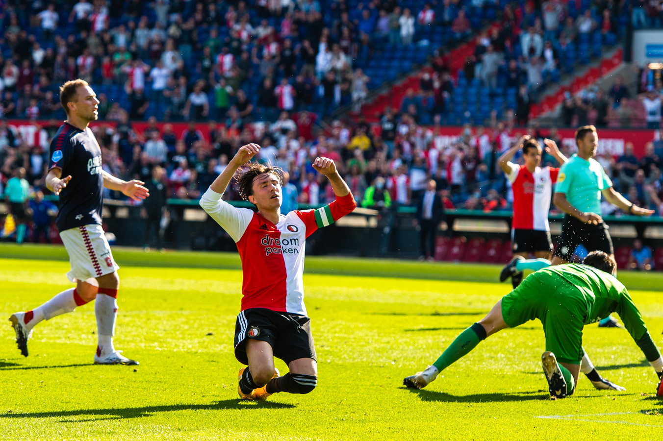 Boze Berghuis wijst op matige optredens Feyenoord: 'We ...