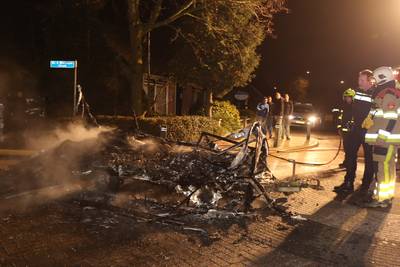 Brandende caravan jaagt inwoners Waardenburg stuipen op het lijf