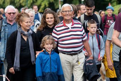 Henk liep de ‘Airborne’ al 73 keer, Fay en Yasmin voor het eerst