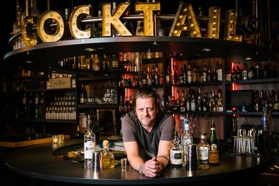 Cabaretier Arjan Kleton: cocktails én grappen