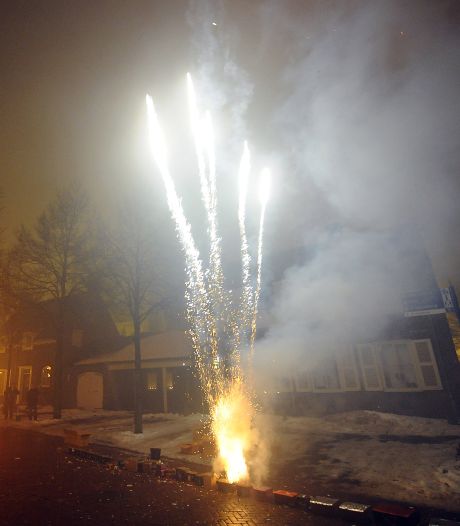 Coronaregels Controleren Gaat Voor Maar Gennep Houdt Vast Aan Vuurwerkverbod Gennep Gelderlander Nl