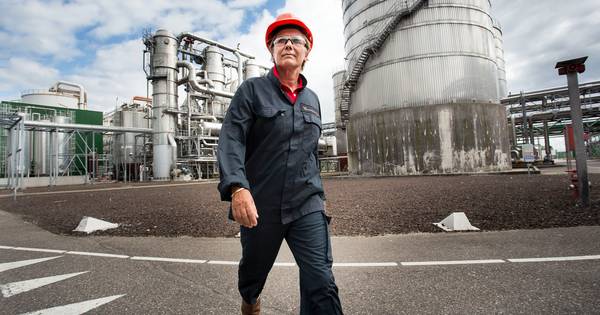 Binnenkort tanken we E10 en die miljoenen liters komen uit Rotterdam - Eindhovens Dagblad