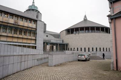 Viols en présence d’enfants, inceste forcé: un procès particulièrement sordide reprend à Mons ce lundi