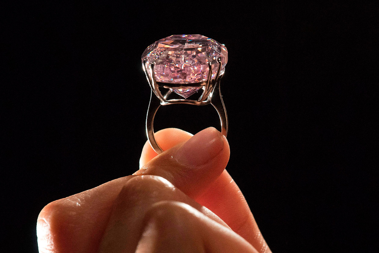 Super Roze diamant is met 71.200.000 dollar de duurste ooit | Trouw ZV-52
