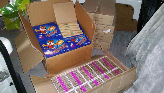 Politie Vindt Voor Duizenden Euro S Aan Zwaar Illegaal Vuurwerk Hoeksche Waard Ad Nl
