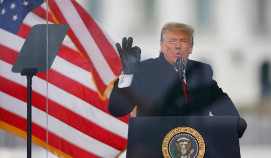 Hooggerechtshof geeft ex-president Donald Trump deels gelijk over immuniteit voor bestorming Capitool, maar stuurt zaak naar lagere rechtbank